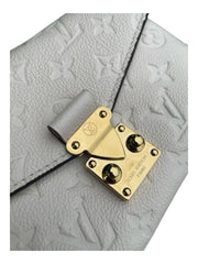Louis Vuitton: Pouchette Metis East West Bag - Cream